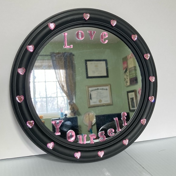 Inspirational LOVE YOURSELF Black Round Mirror Pink with Small HEARTS 9.5 inch - Picture 2 of 8